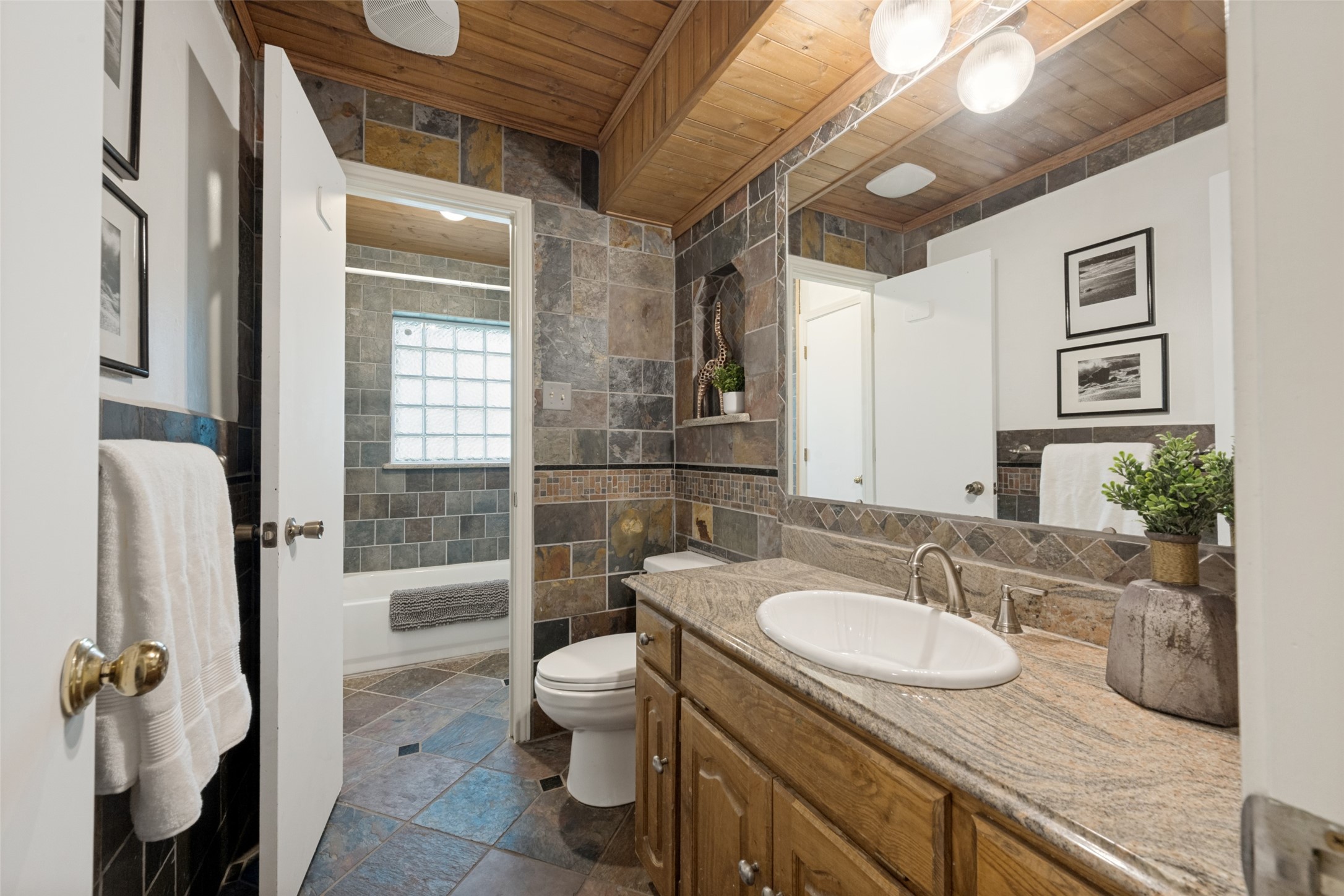 7809 Miracle Lane