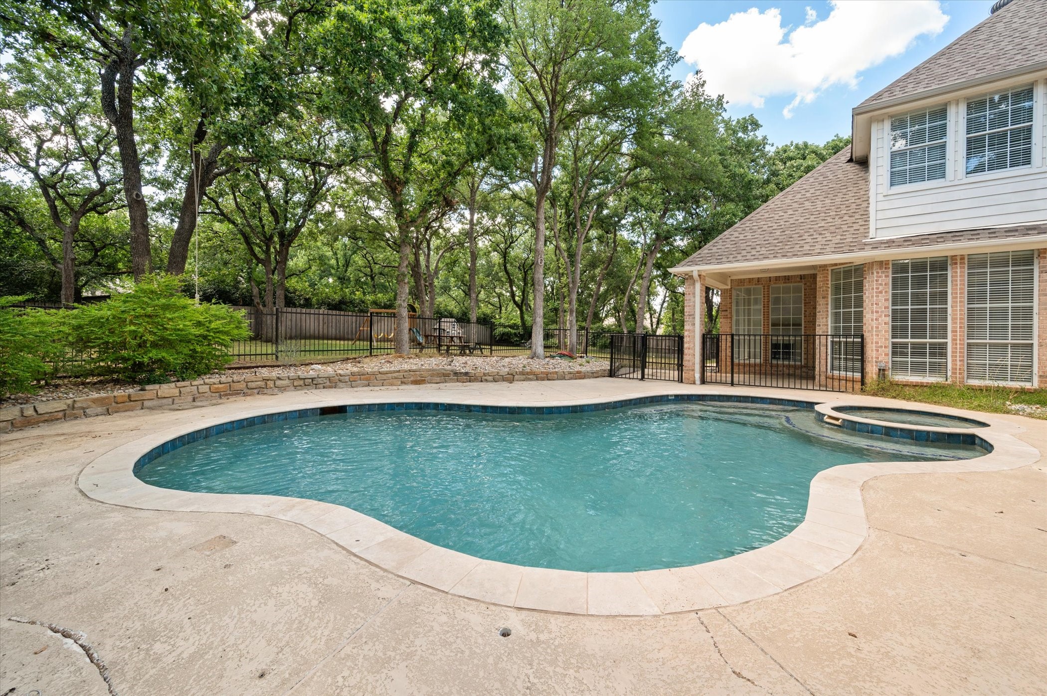 1004 Chimney Hill Trail