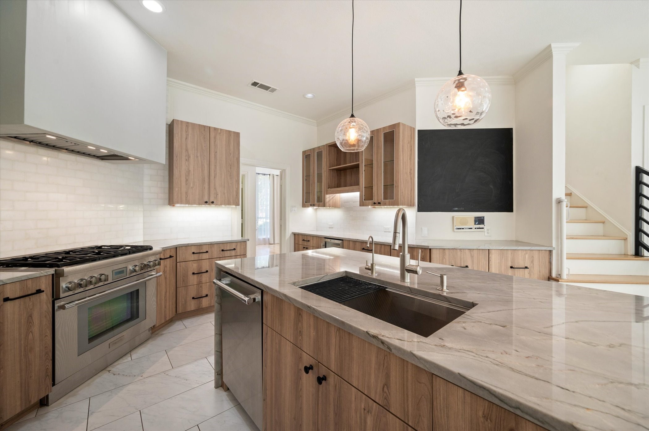 1004 Chimney Hill Trail