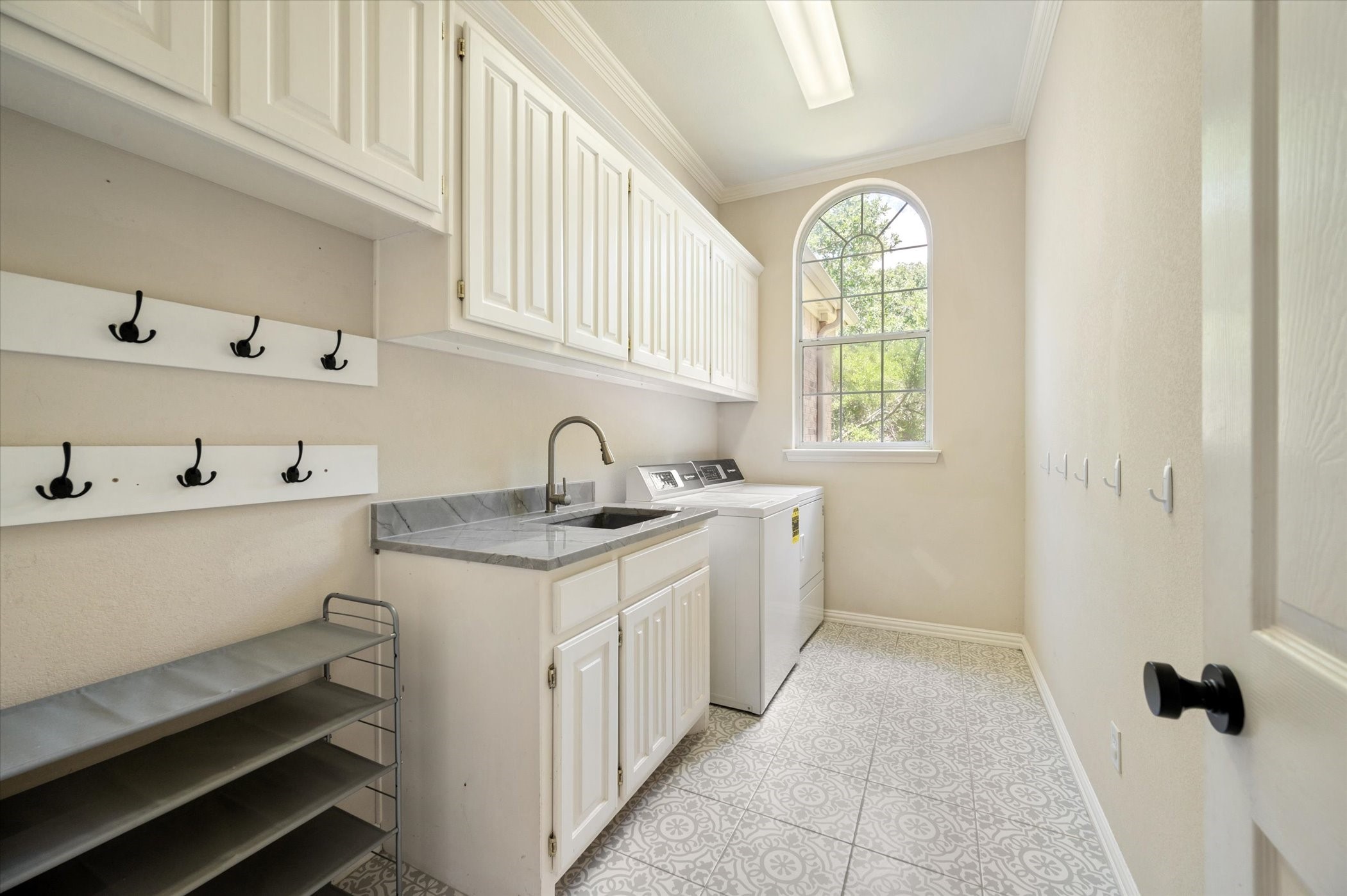 1004 Chimney Hill Trail