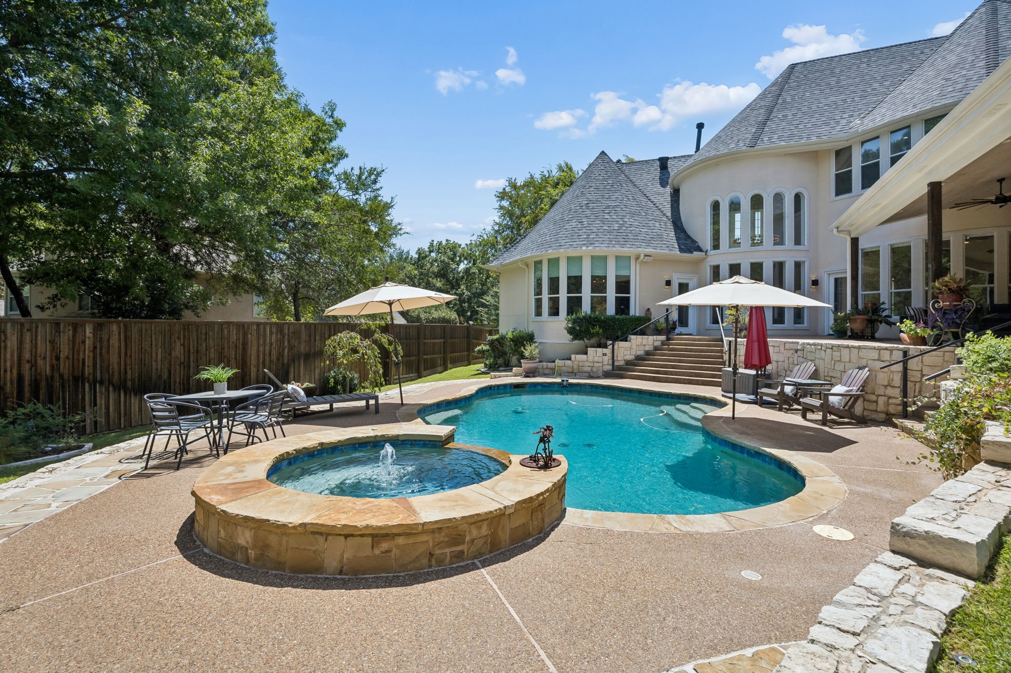 902 Independence Parkway