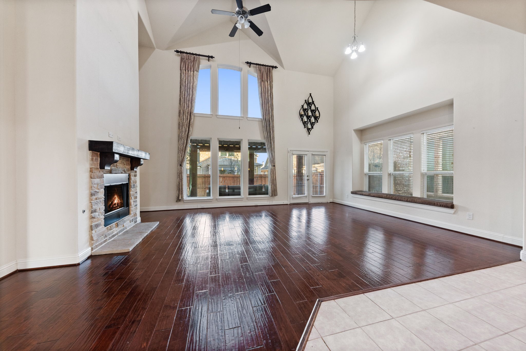 15520 Mayflower Trail