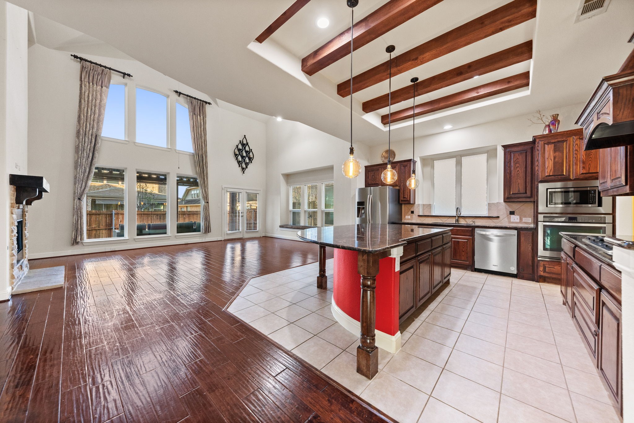 15520 Mayflower Trail