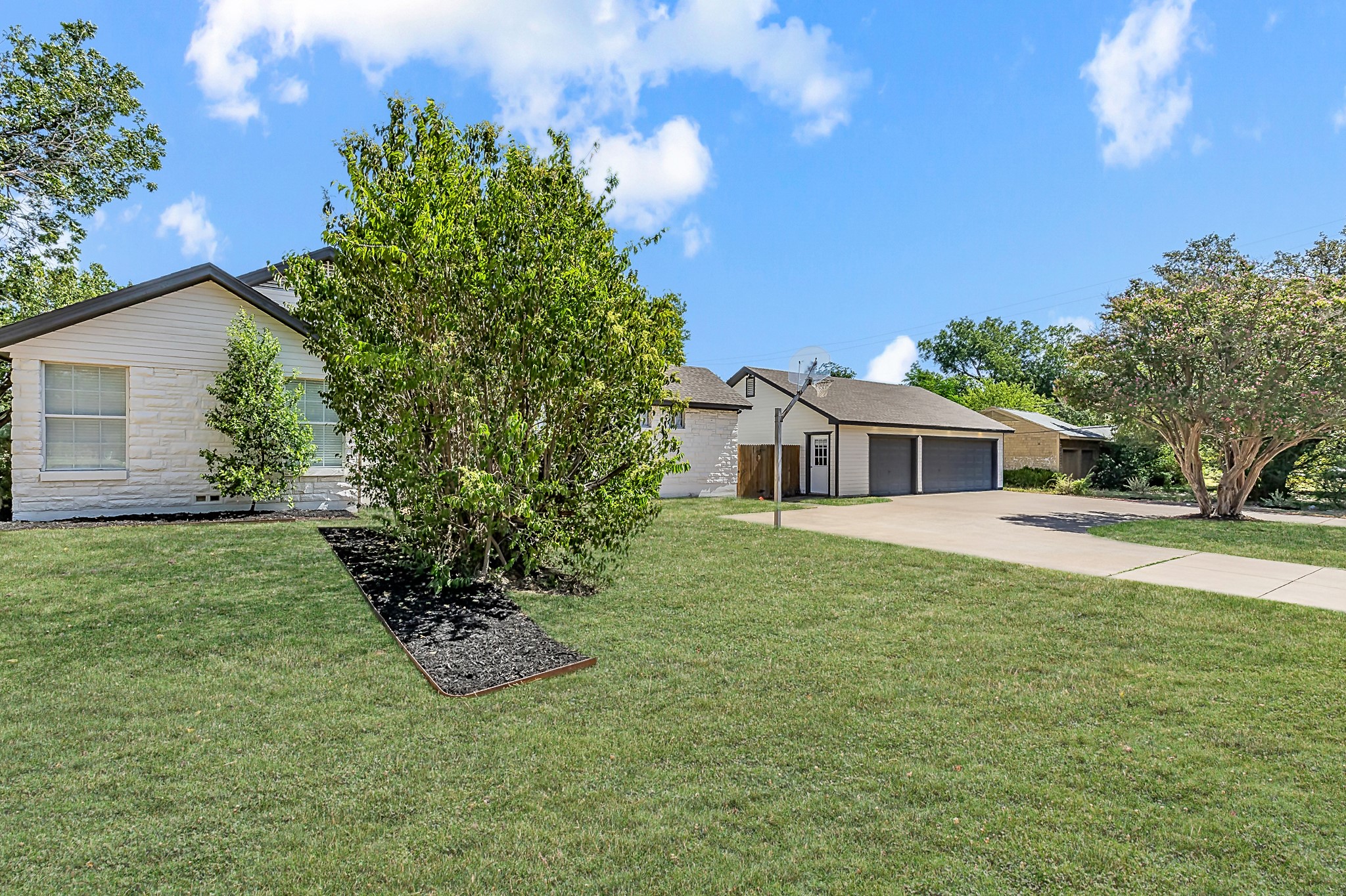 3909 Trail Lake Drive
