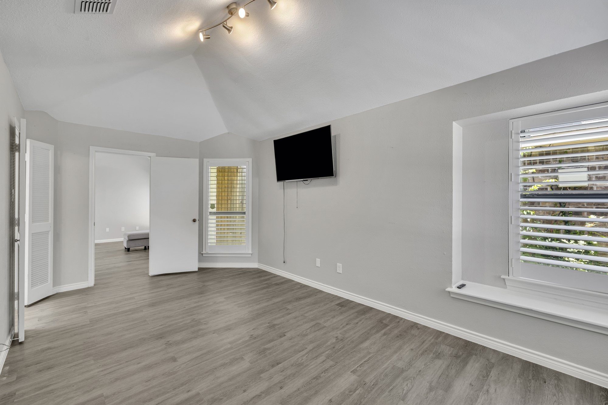 2422 Libra Drive