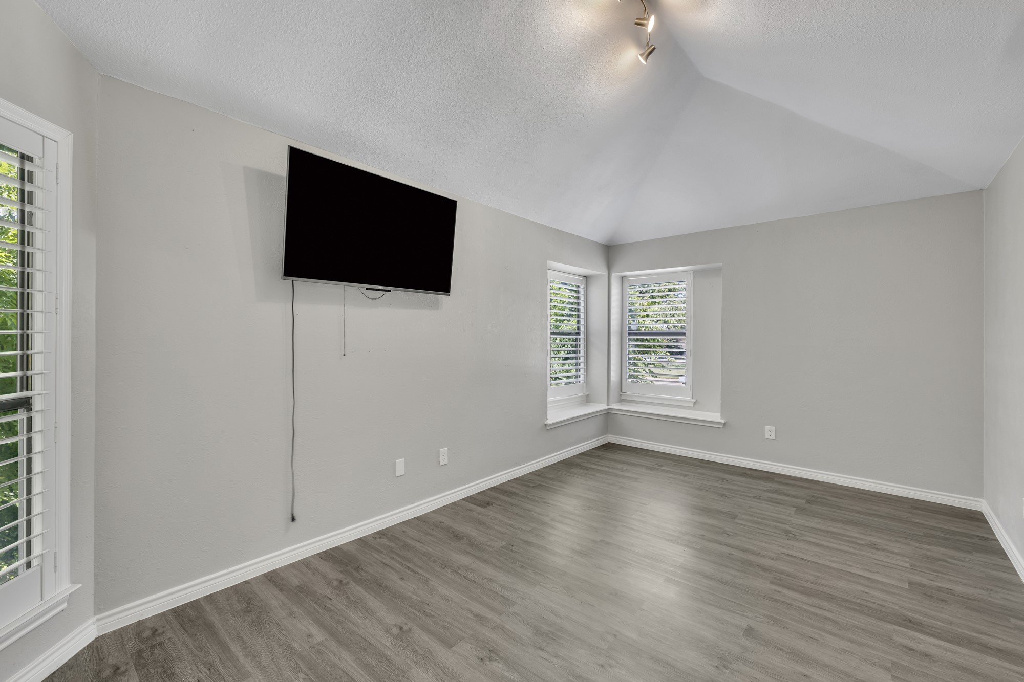2422 Libra Drive