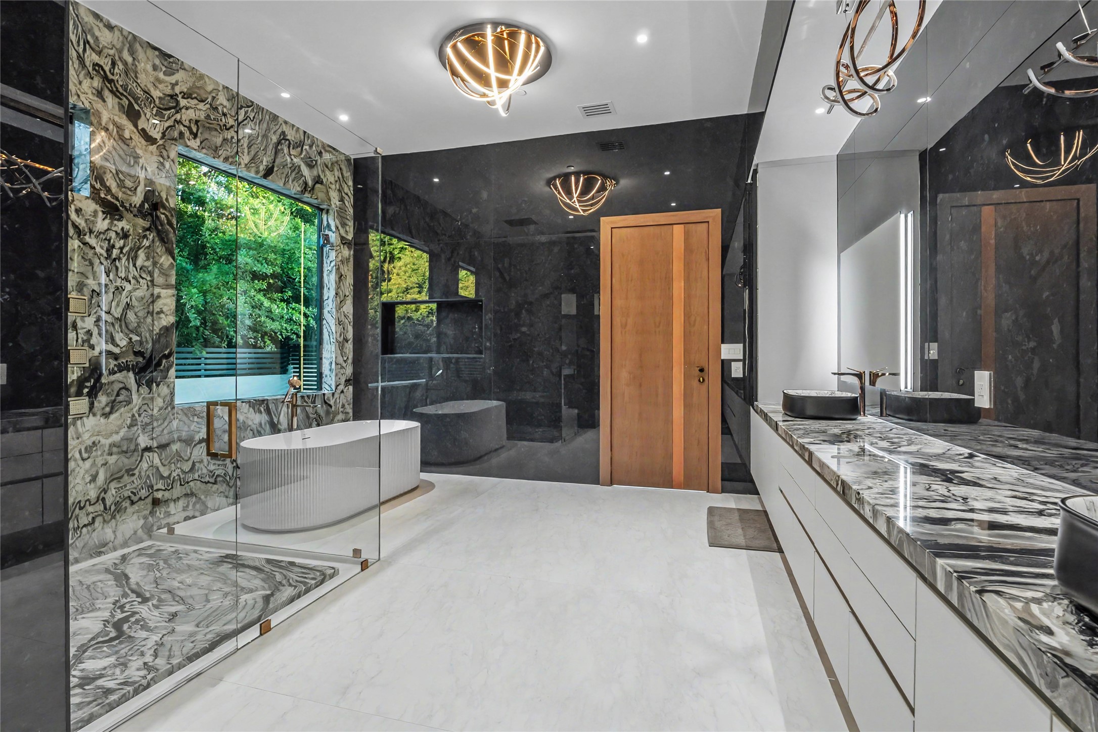 2706 N Carroll Avenue