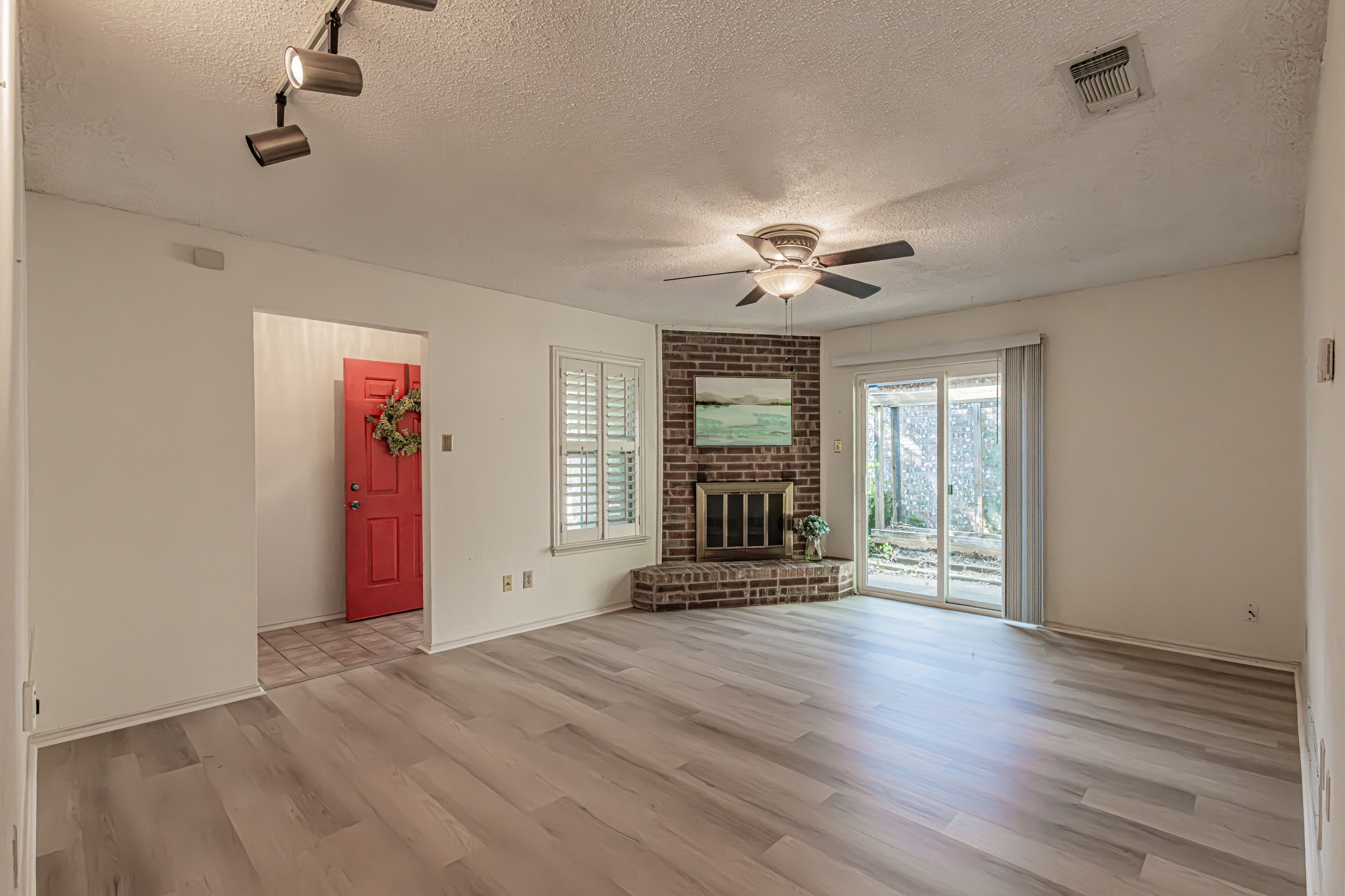 1724 Red Bud Lane