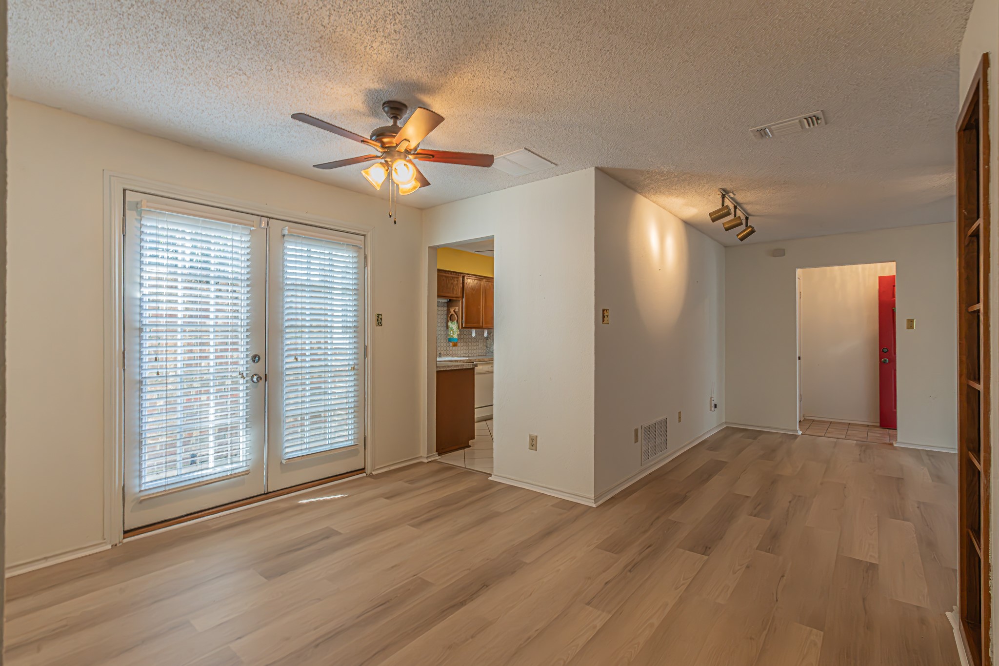 1724 Red Bud Lane