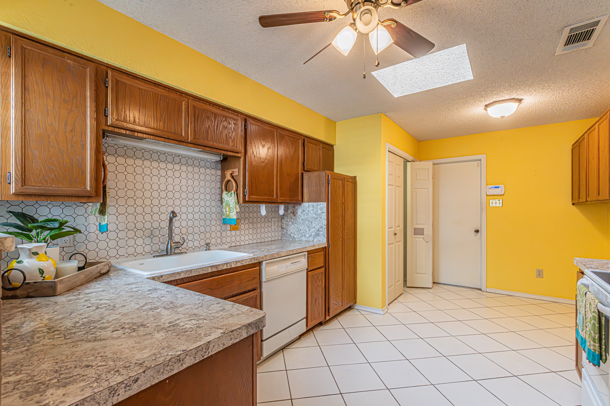 1724 Red Bud Lane