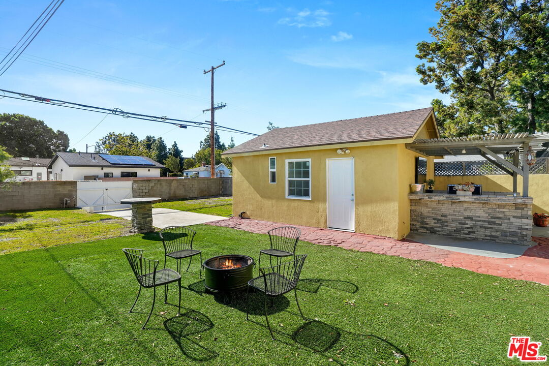 2904 Delaware Ave