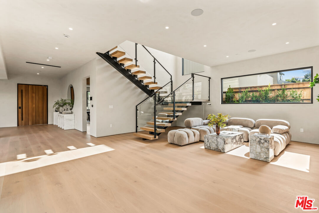 13041 Rose Ave