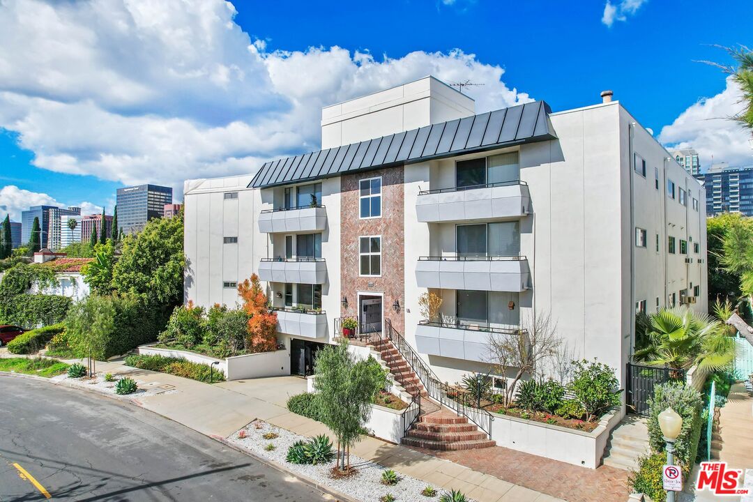 10725 Ohio Ave Unit: PH2