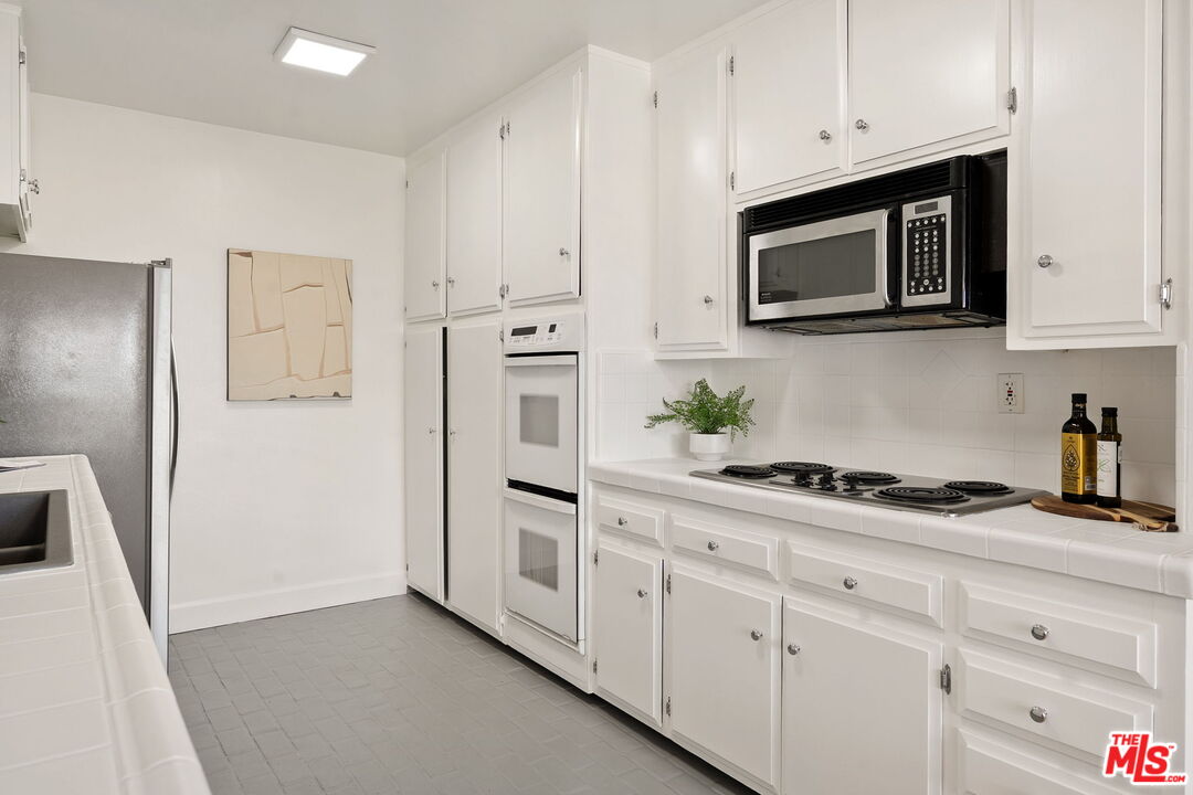 10725 Ohio Ave Unit: PH2