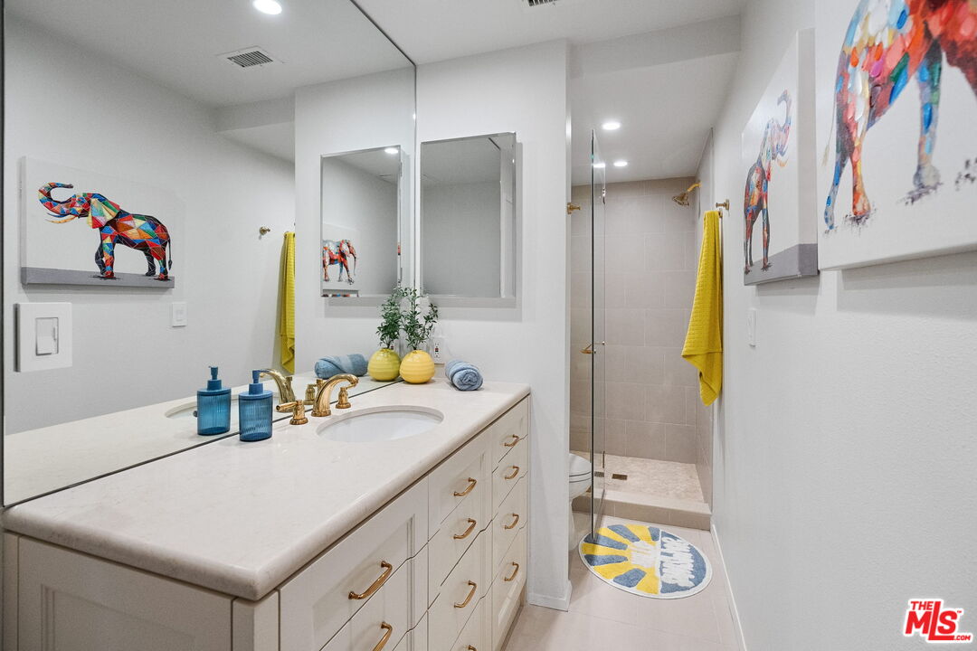 5205 Ocean Front Walk Unit: 201