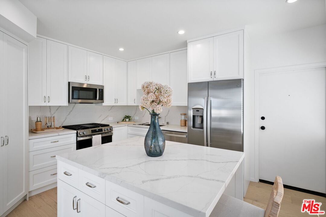 5205 Ocean Front Walk Unit: 201