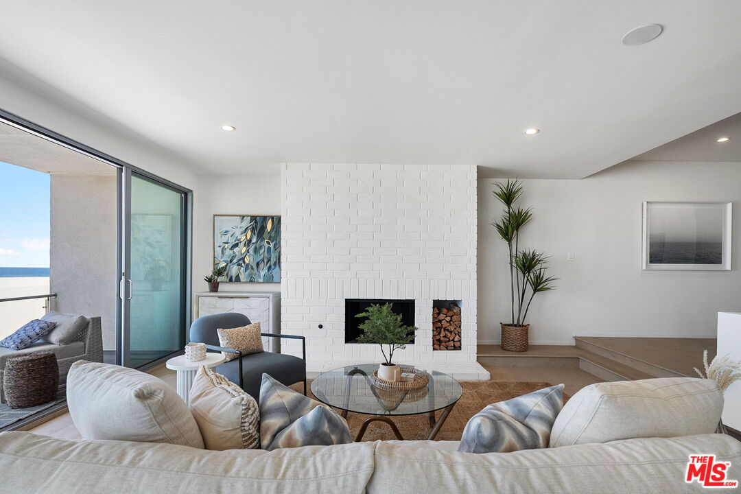 5205 Ocean Front Walk Unit: 201