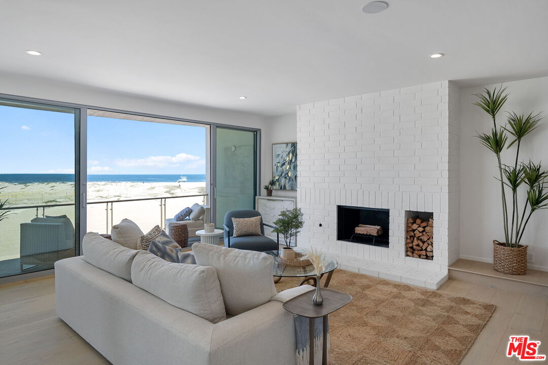 5205 Ocean Front Walk Unit: 201