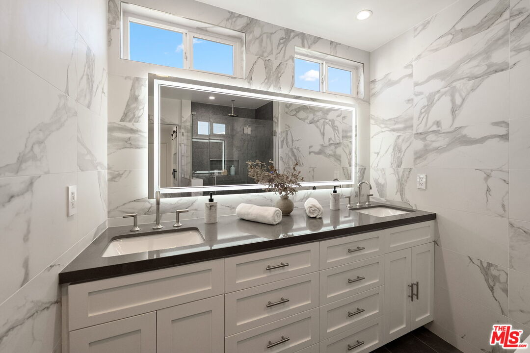 10725 Ohio Ave Unit: 2