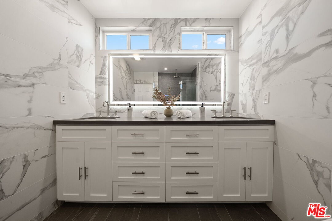 10725 Ohio Ave Unit: 2