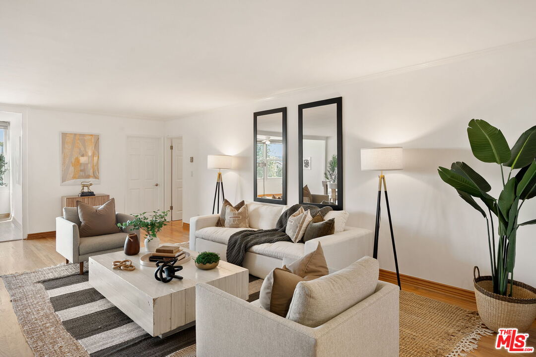 10725 Ohio Ave Unit: 2