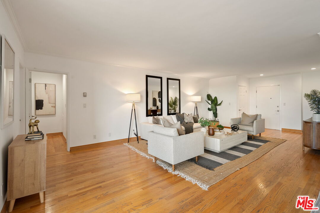 10725 Ohio Ave Unit: 2