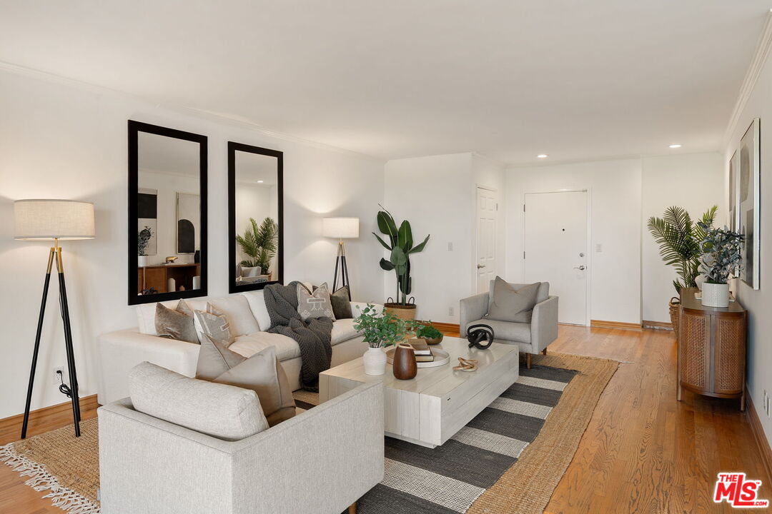 10725 Ohio Ave Unit: 2