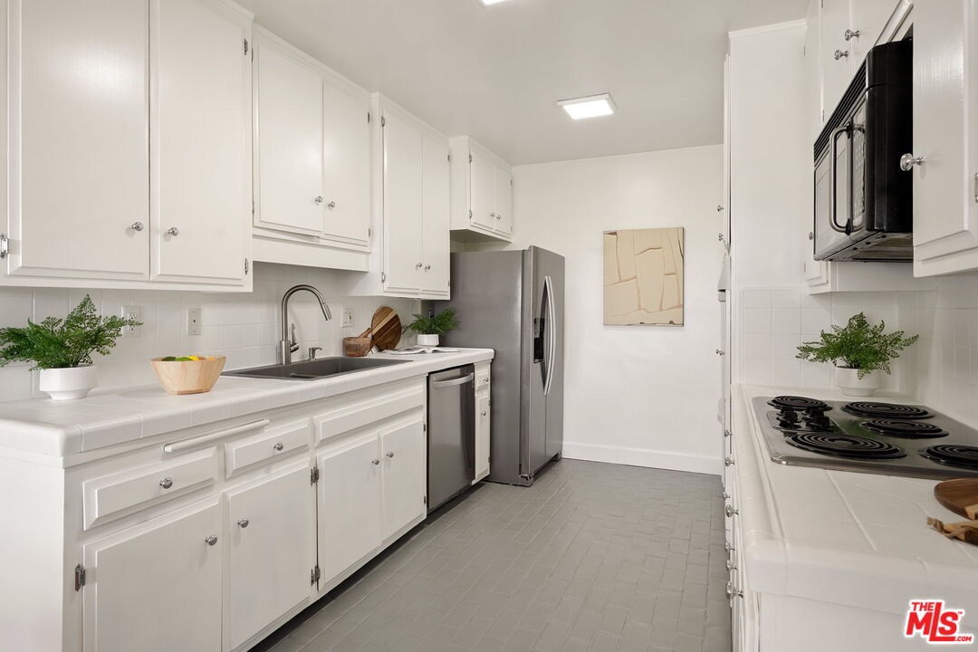 10725 Ohio Ave Unit: 2