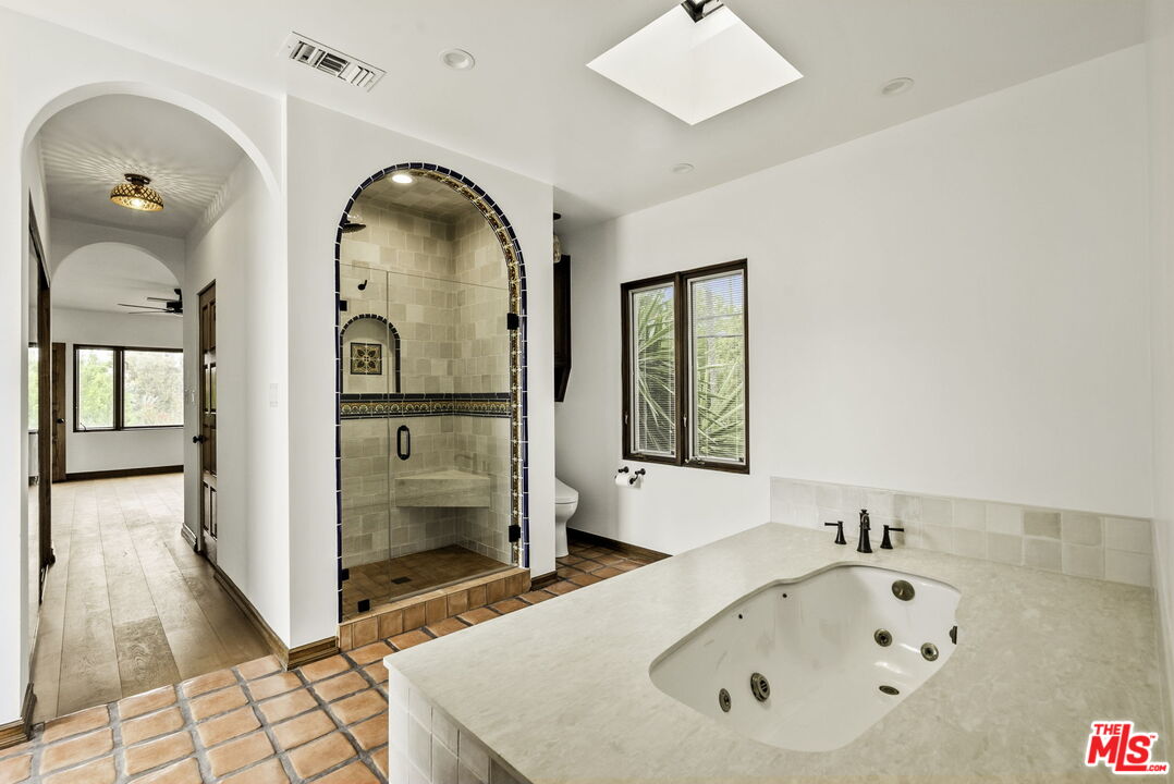 1702 Idaho Ave Unit: 3