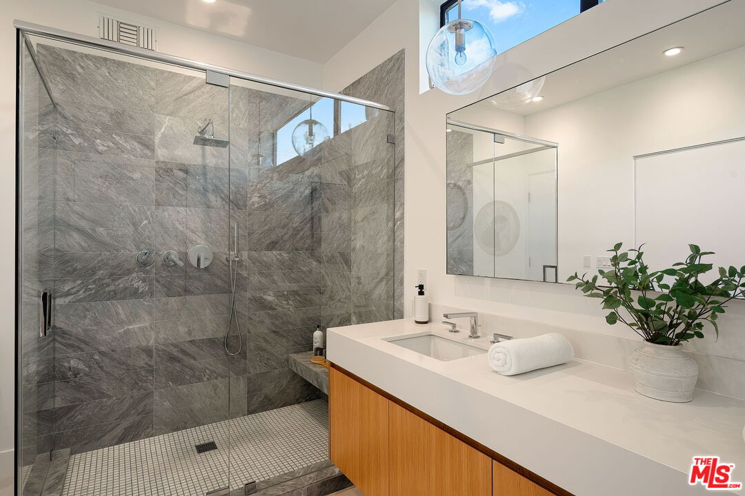 1927 18th St Unit: B