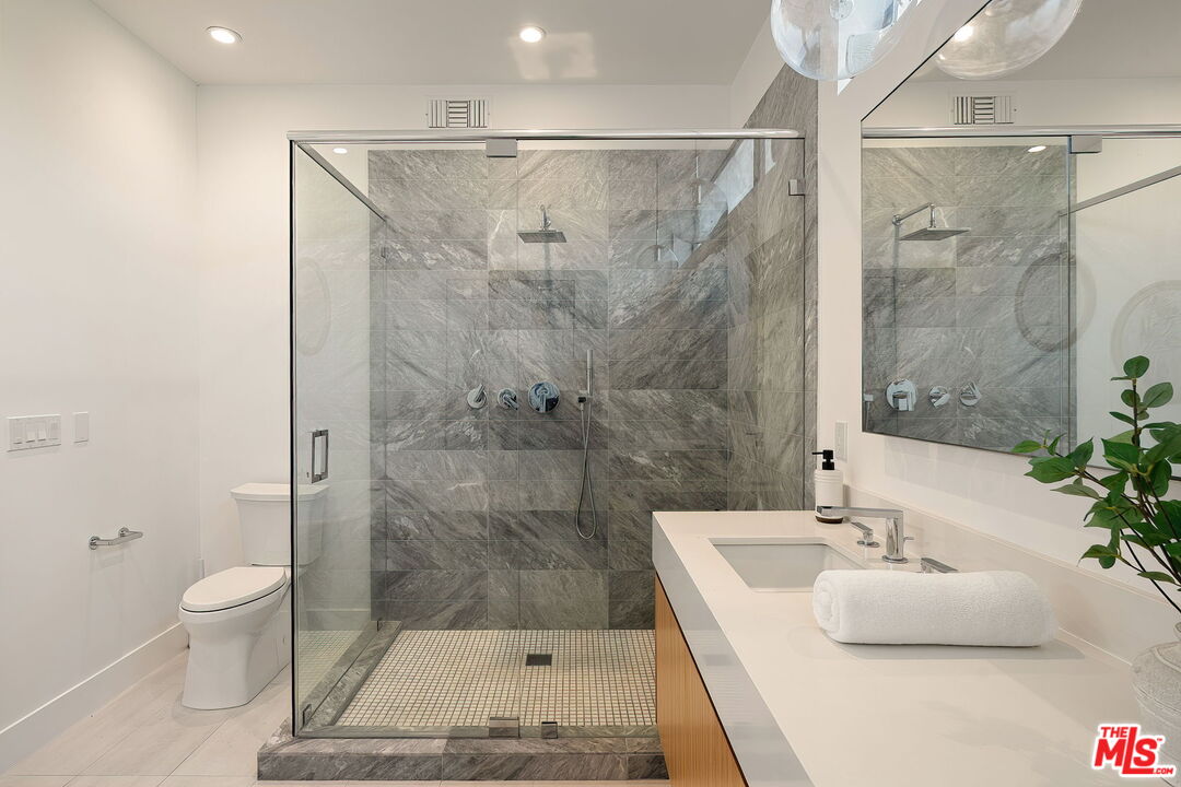 1927 18th St Unit: B
