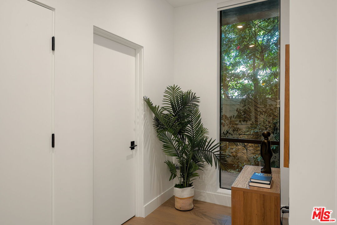 1927 18th St Unit: B