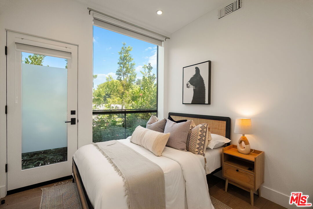 1927 18th St Unit: B