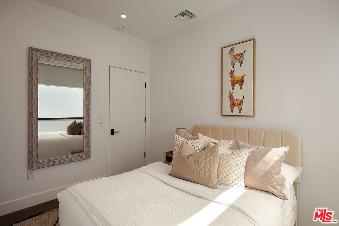 1927 18th St Unit: B