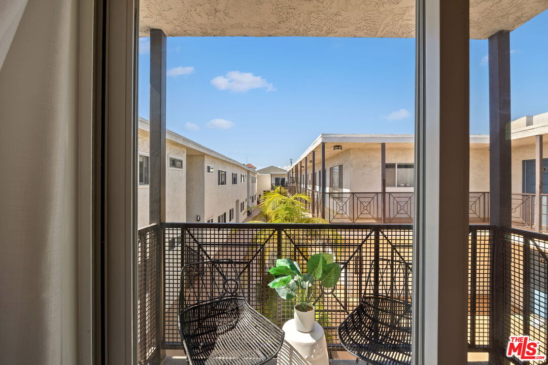 2721 2nd St Unit: 205