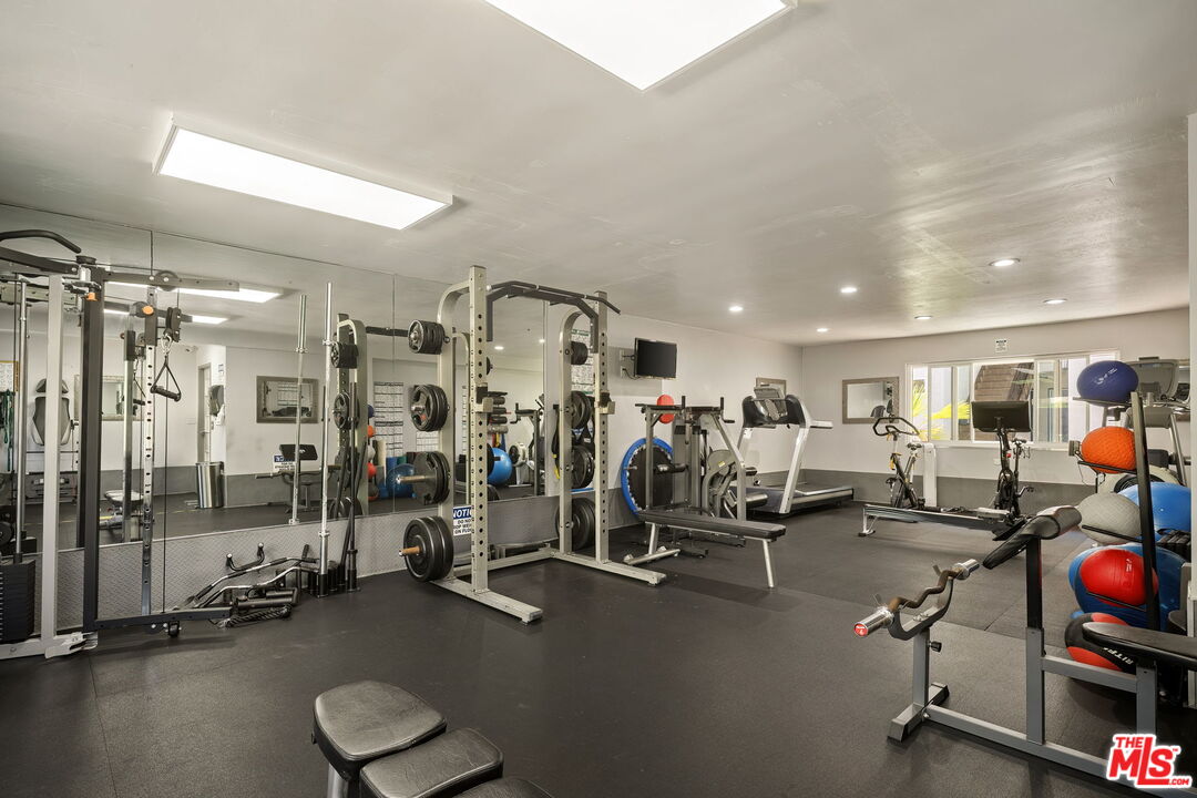 2721 2nd St Unit: 205