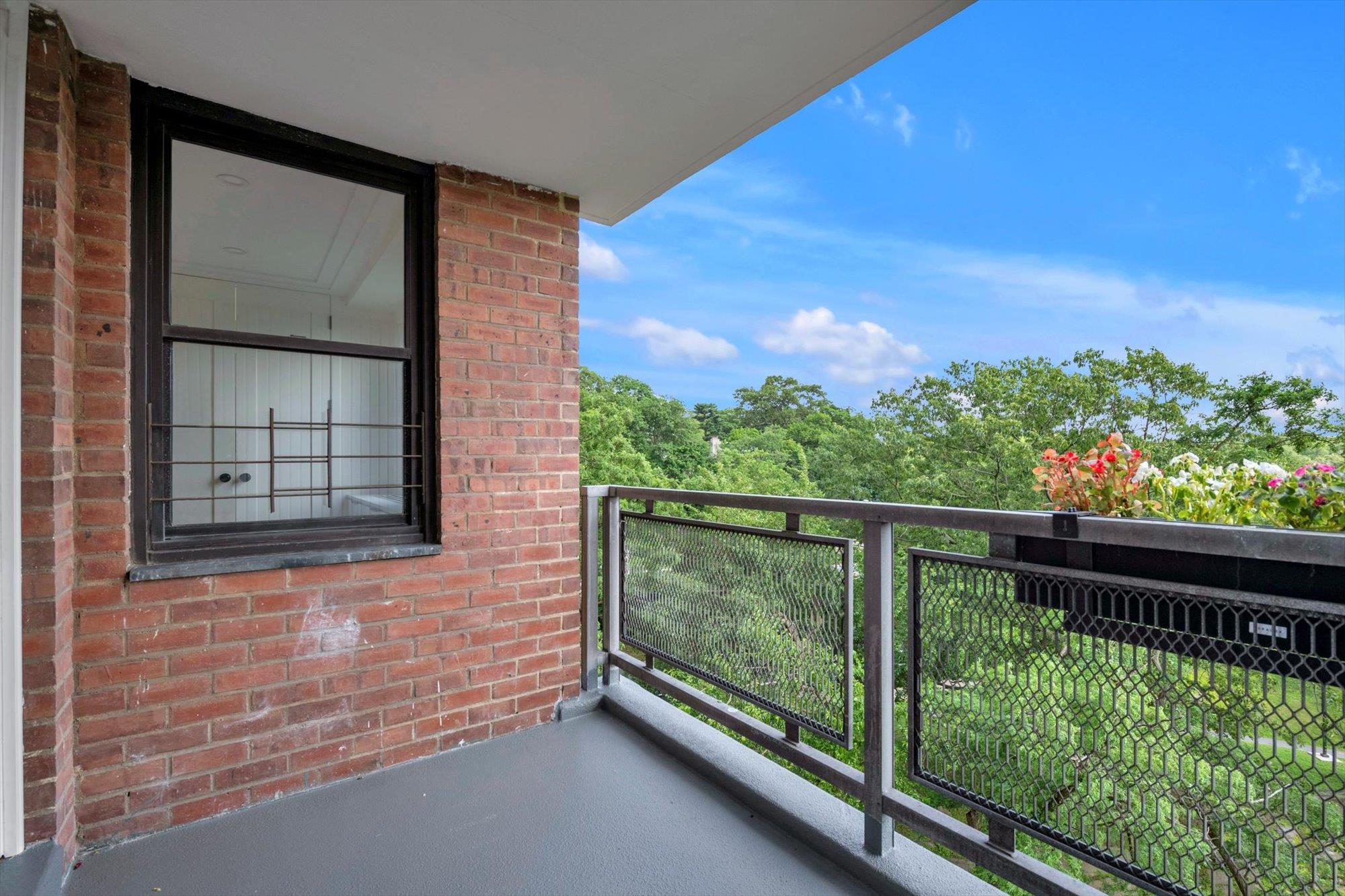 4705 Henry Hudson Parkway W Unit: 6J