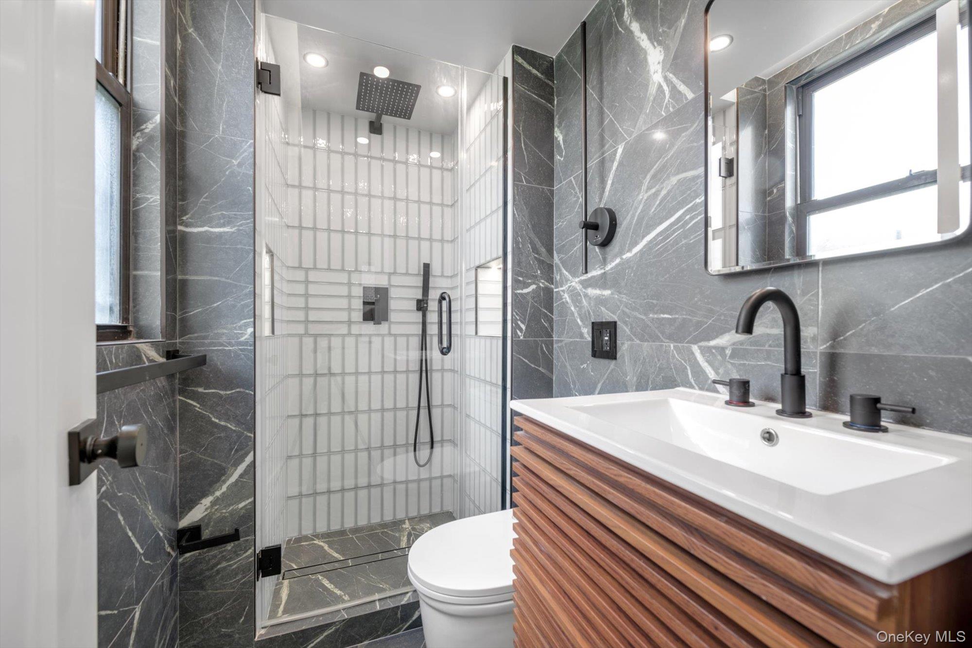 4705 Henry Hudson Parkway W Unit: 6J