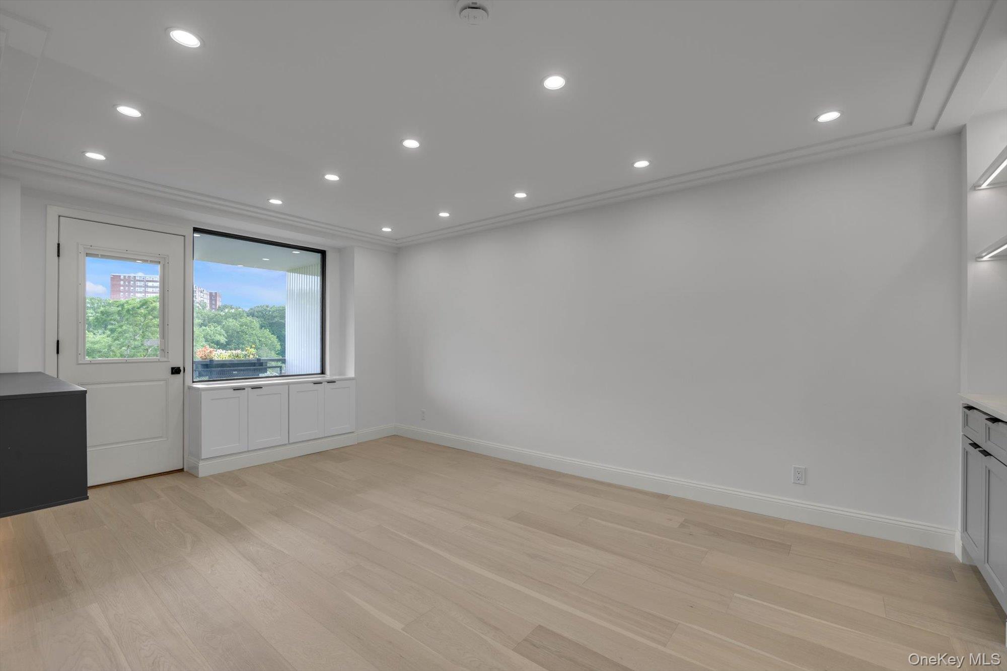 4705 Henry Hudson Parkway W Unit: 6J