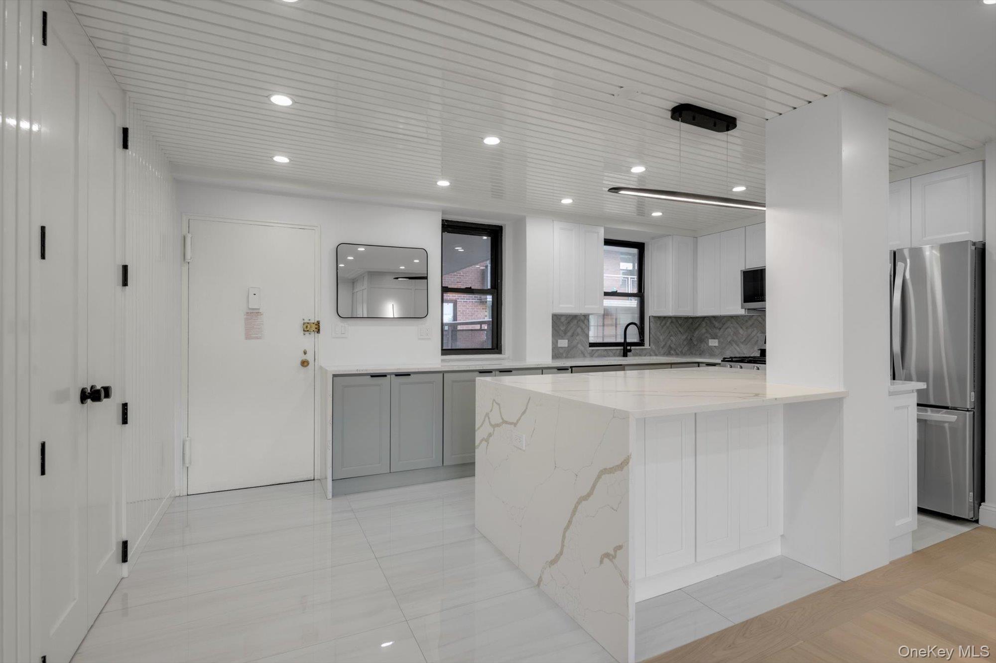 4705 Henry Hudson Parkway W Unit: 6J