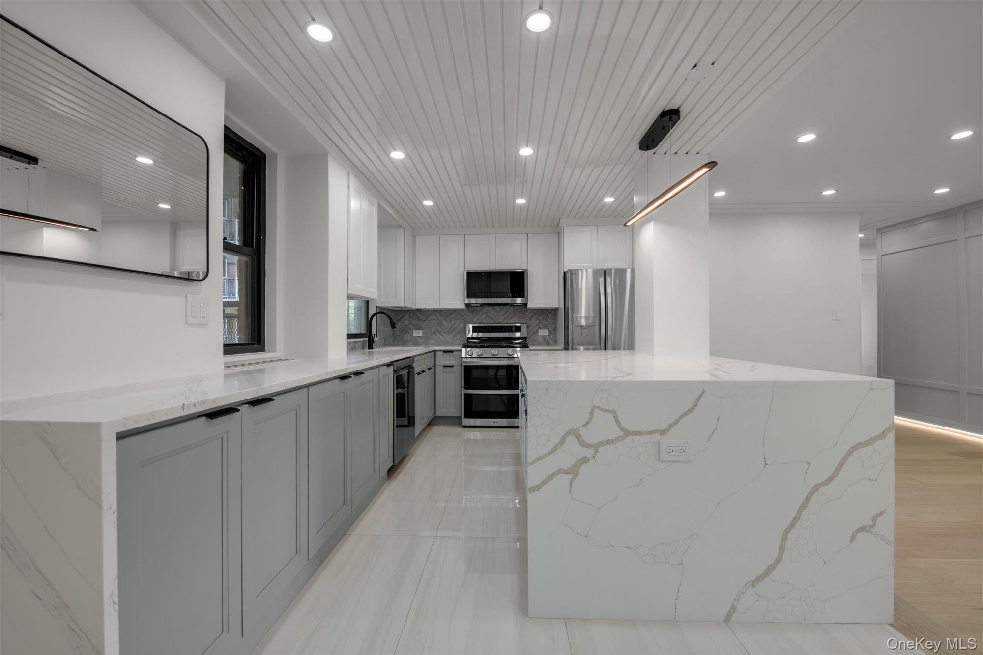 4705 Henry Hudson Parkway W Unit: 6J