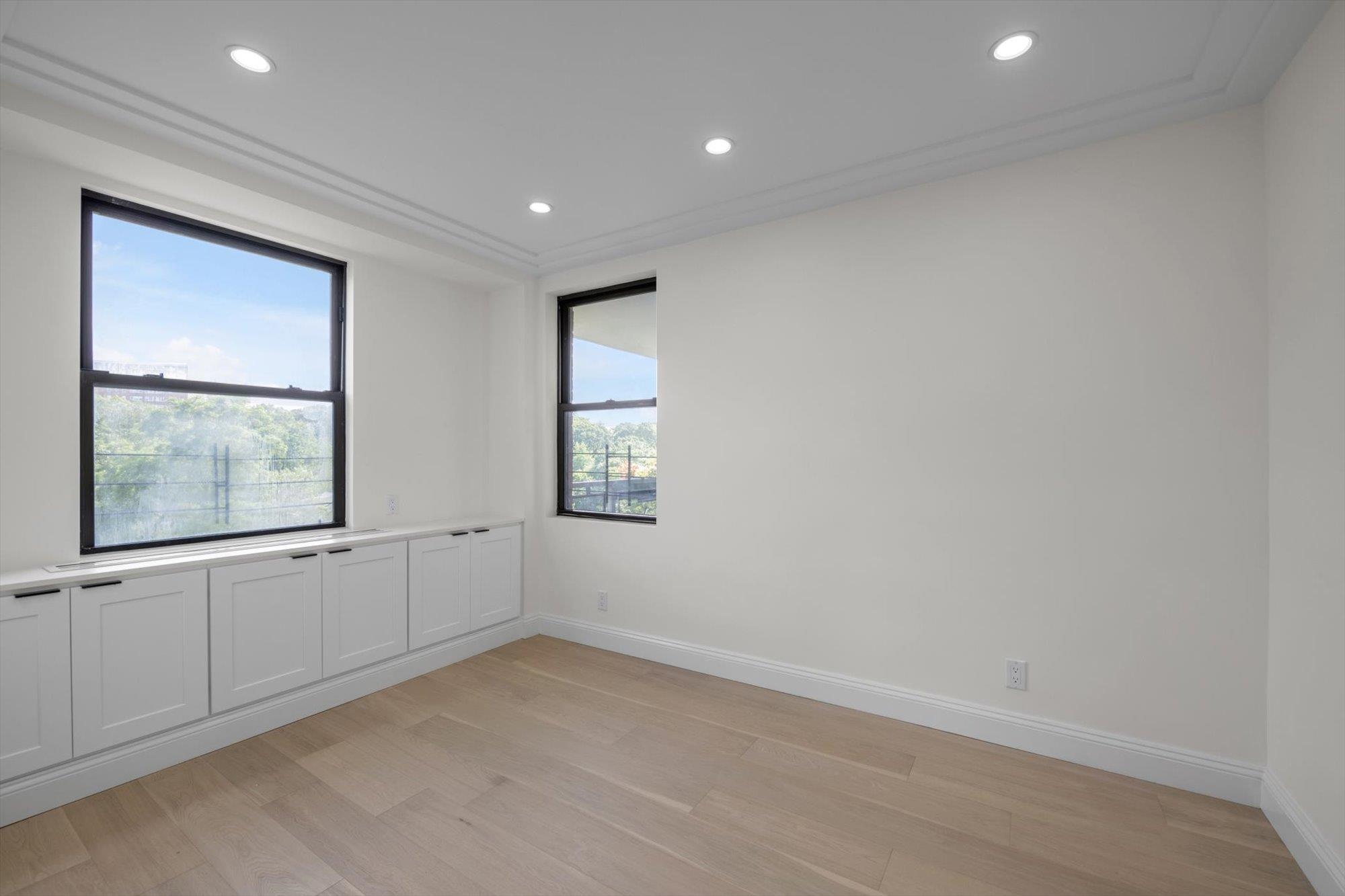 4705 Henry Hudson Parkway W Unit: 6J