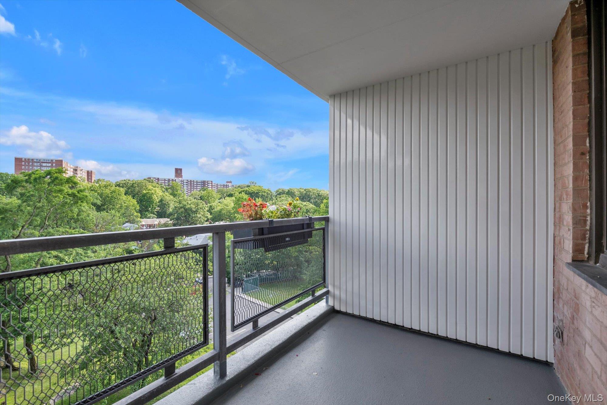 4705 Henry Hudson Parkway W Unit: 6J