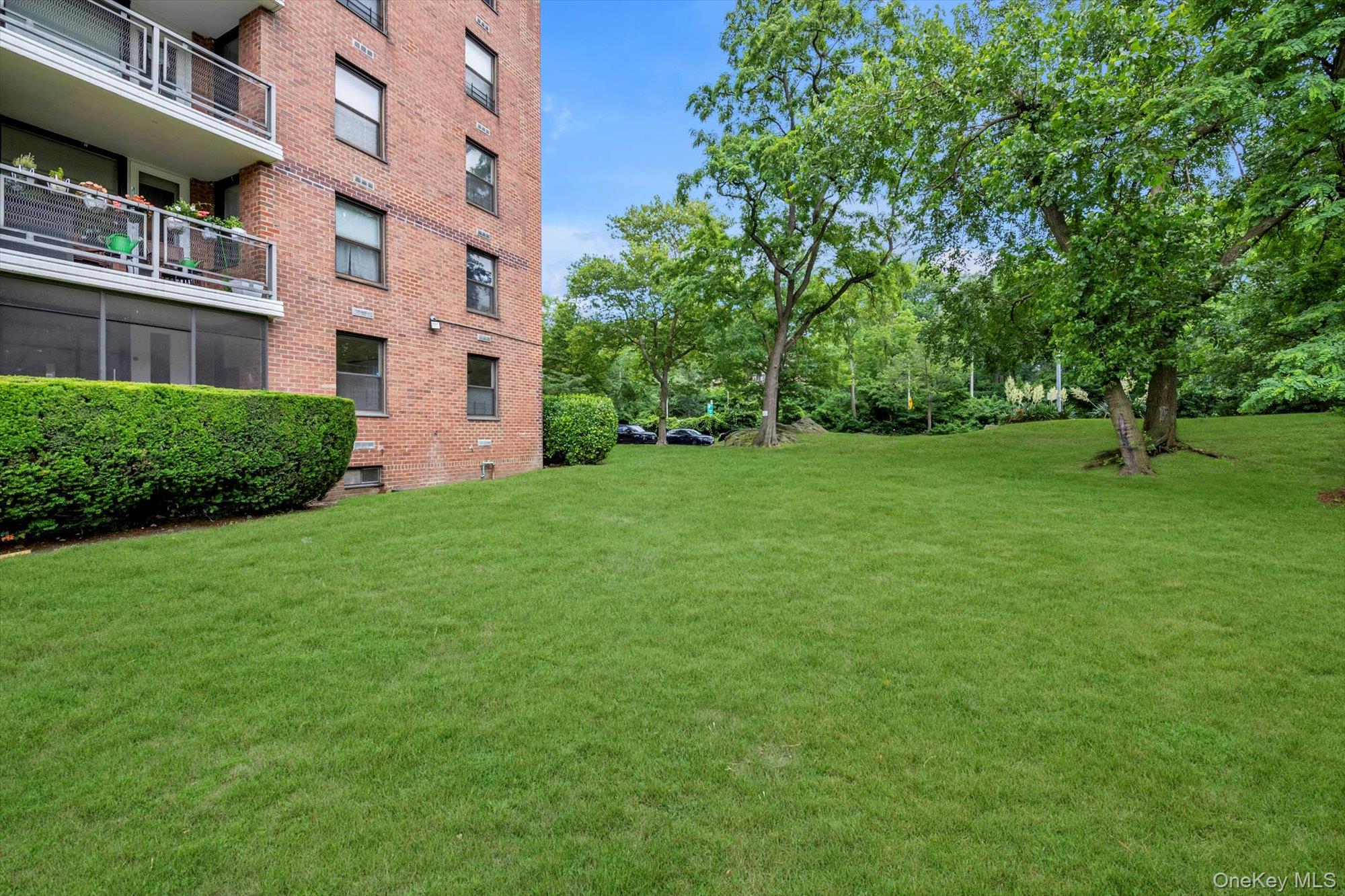 4705 Henry Hudson Parkway W Unit: 1J