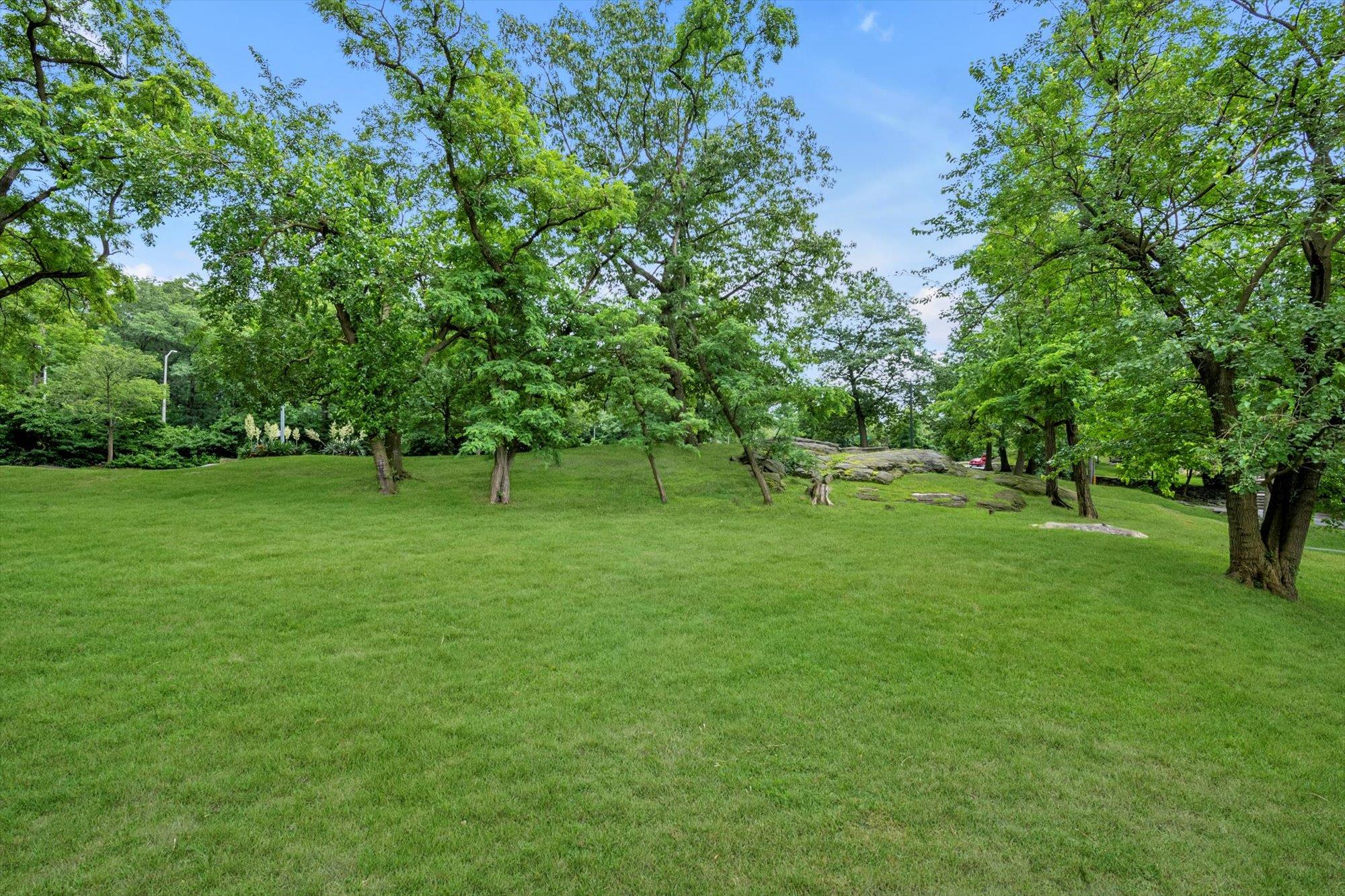 4705 Henry Hudson Parkway W Unit: 1J