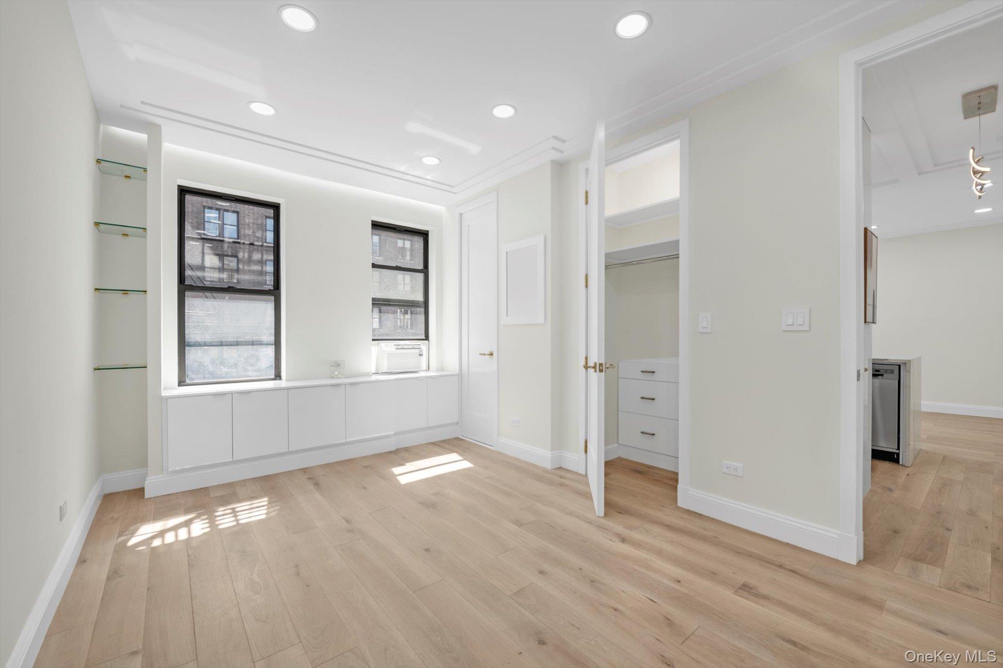 741 W End Avenue Unit: 4B