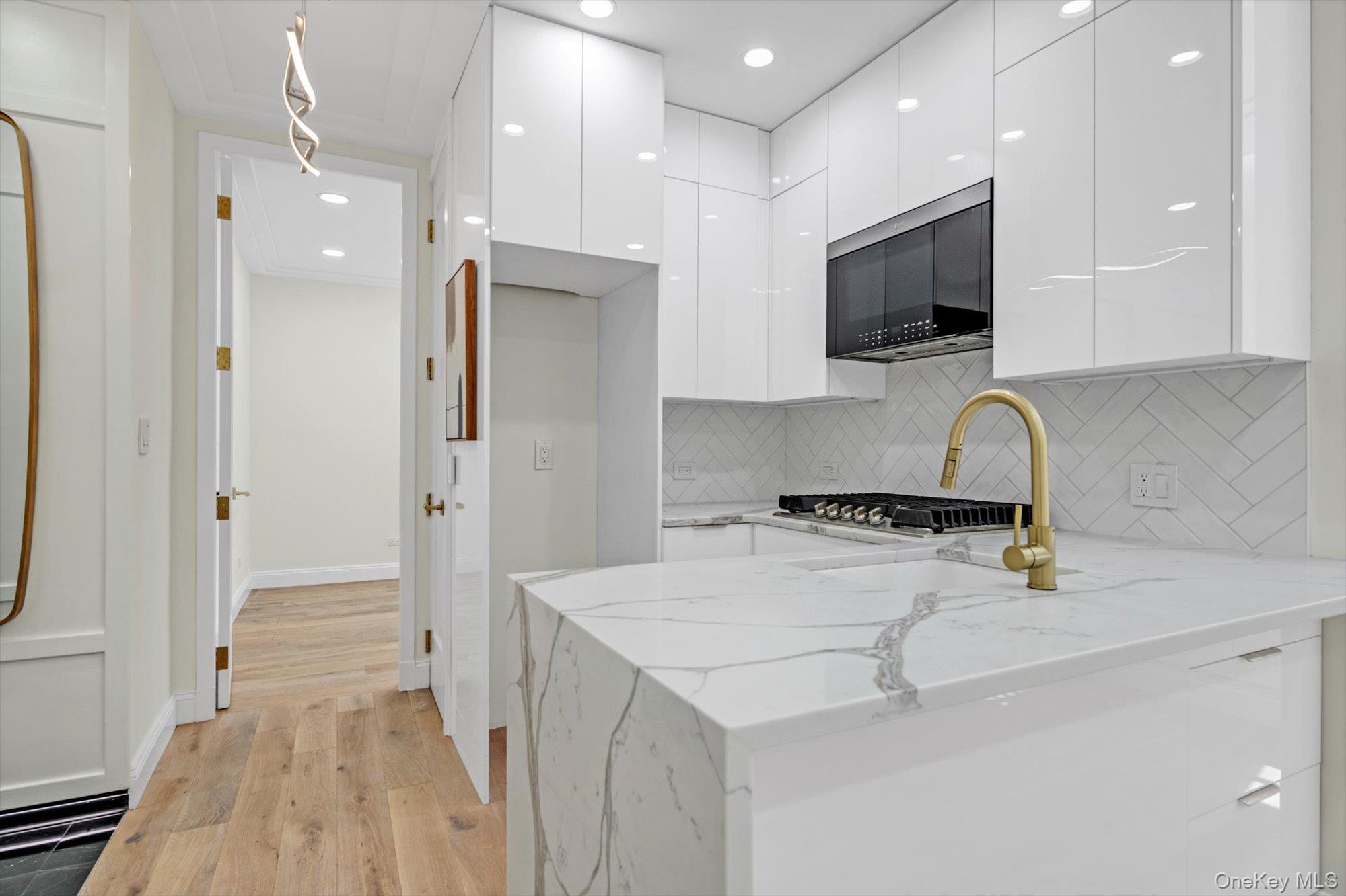741 W End Avenue Unit: 4B