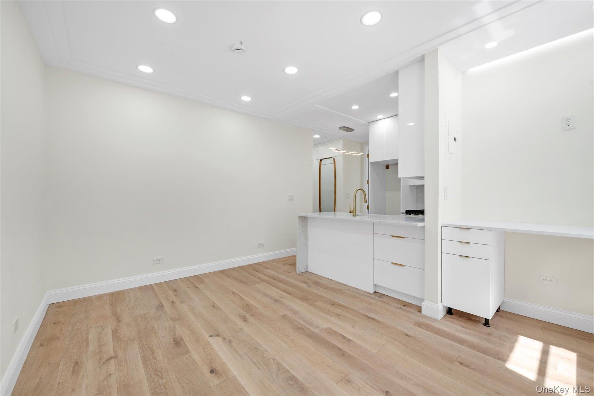 741 W End Avenue Unit: 4B