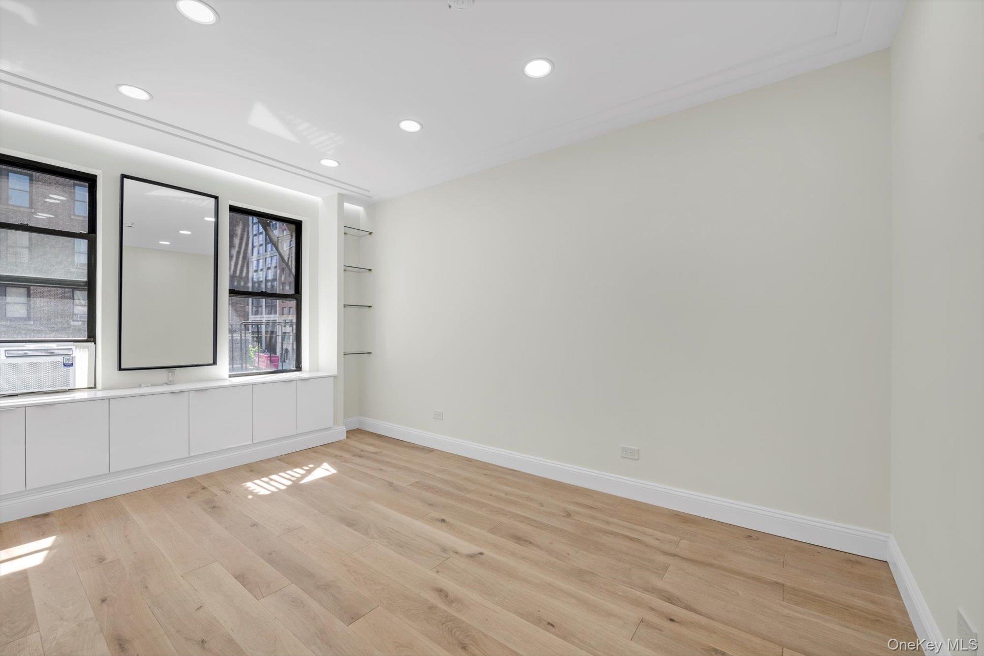 741 W End Avenue Unit: 4B