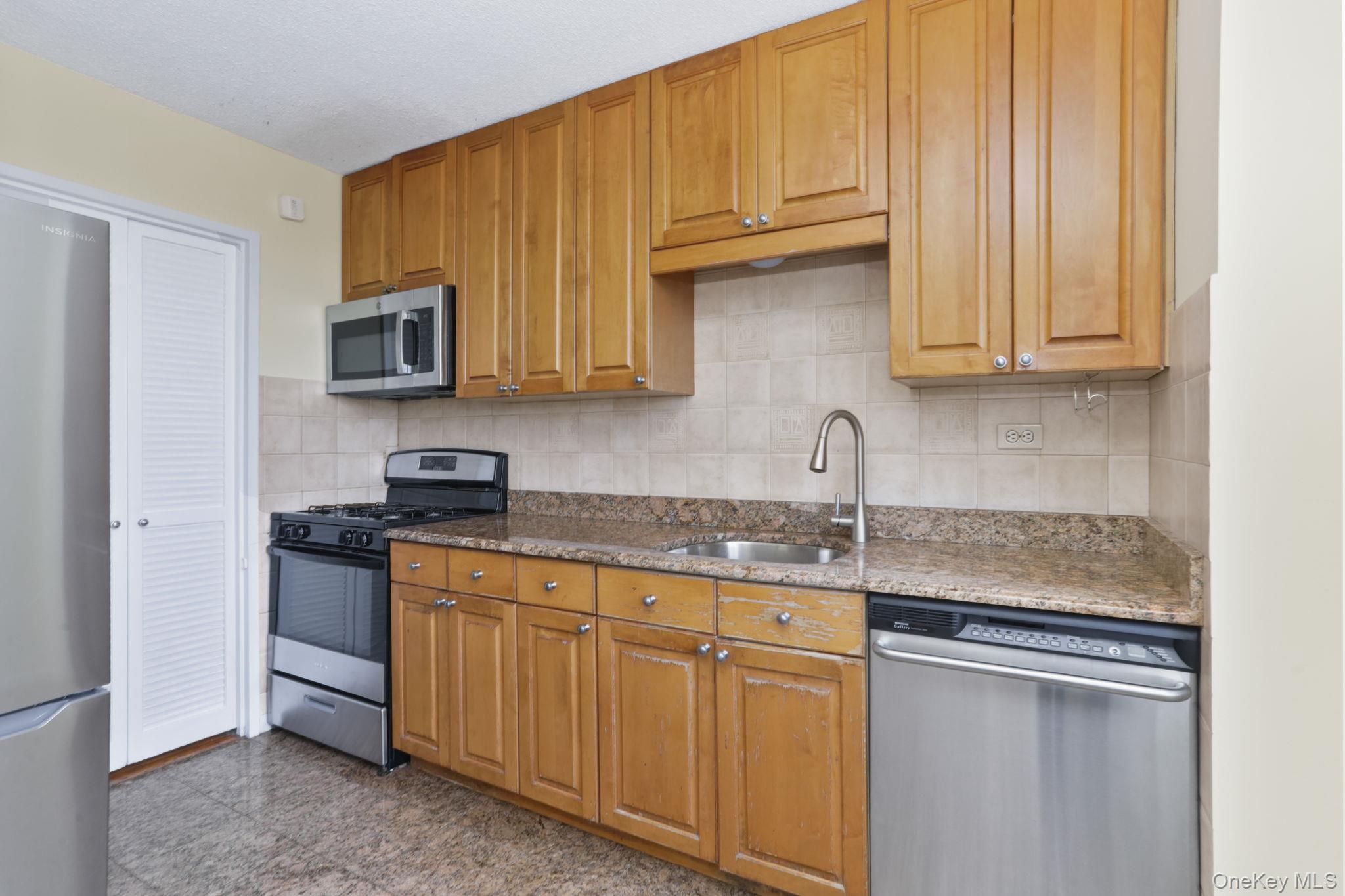 3333 Henry Hudson Parkway Unit: 12M